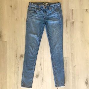 A&F midrise light wash skinny Jeans